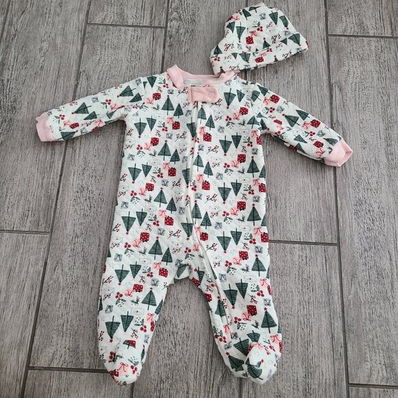 chick pea Other - Chick Pea Baby Holiday Footed Sleeper w/hat Christmas Trees/Presents Print 3-6M